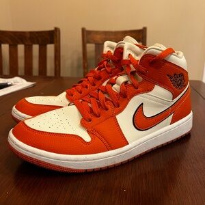 Nike Air Jordan 1 Mid in coconut milk/sportspice